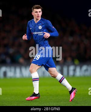Chelsea's Mason Mount durante il turno di UEFA Champions League di 16 partite alla prima tappa a Stamford Bridge, Londra. Foto Stock