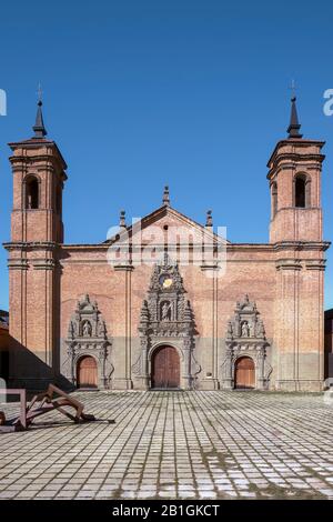 Esterno del centro di interpretazione sulle rovine del nuovo monastero di San Juan de la Peña nel comune di Jaca, Huesca, Aragona, Spagna, Europa Foto Stock