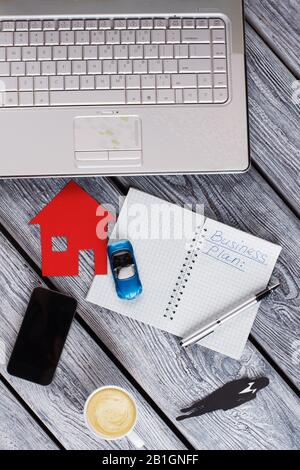 Business plan in planner con penna d'argento. Foto Stock