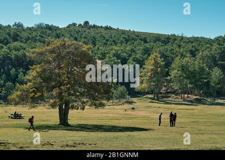 Esterno del centro di interpretazione sulle rovine del nuovo monastero di San Juan de la Peña nel comune di Jaca, Huesca, Aragona, Spagna, Europa Foto Stock