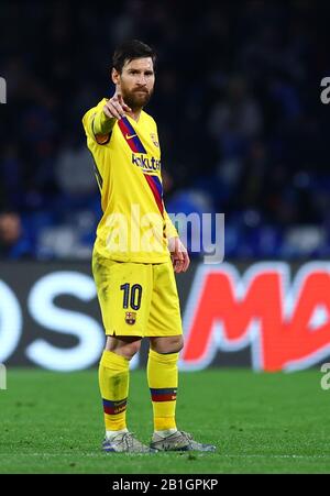 Napoli, Italia. 25th Feb, 2020. ; Stadio San Paolo, Napoli, Campania, Italia; Uefa Champions League Football, Napoli Contro Barcellona; Lionel Messi Di Barcellona Credit: Action Plus Sports Images/Alamy Live News Foto Stock