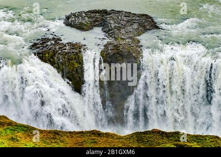 Enorme Cascata Gullfoss Golden Falls Golden Circle Islanda. Una delle più grandi cascate d'Europa. Foto Stock