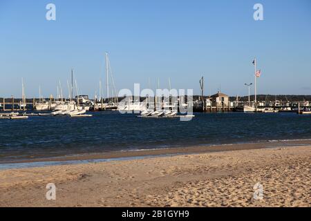 Veterans Memorial Park Beach, Lewis Bay, Hyannis, Cape Cod, Massachusetts, New England, Stati Uniti Foto Stock