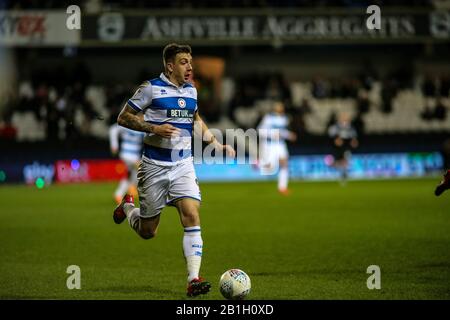 Londra, Regno Unito. 25th Feb, 2020. Jordan Hugill of Queens Park Rangers in azione durante la partita EFL Skybet Championship, Queens Park Rangers / Derby County al Kiyan Prince Foundation Stadium, Loftus Road a Londra martedì 25th febbraio 2020. Questa immagine può essere utilizzata solo a scopo editoriale. Solo uso editoriale, licenza richiesta per uso commerciale. Nessun utilizzo nelle scommesse, nei giochi o nelle singole pubblicazioni di club/campionato/giocatore. PIC by Tom Smeeth/Andrew Orchard sports photography/Alamy Live News Credit: Andrew Orchard sports photography/Alamy Live News Foto Stock