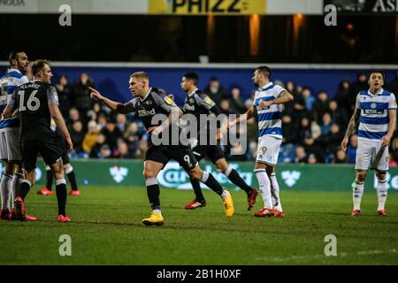 Londra, Regno Unito. 25th Feb, 2020. Martyn Waghorn di Derby County (9) festeggia dopo aver segnato il primo gol della sua squadra durante la partita EFL Skybet Championship, Queens Park Rangers / Derby County al Kiyan Prince Foundation Stadium, Loftus Road a Londra martedì 25th febbraio 2020. Questa immagine può essere utilizzata solo per scopi editoriali. Solo uso editoriale, licenza richiesta per uso commerciale. Nessun utilizzo nelle scommesse, nei giochi o nelle singole pubblicazioni di club/campionato/giocatore. PIC by Tom Smeeth/Andrew Orchard sports photography/Alamy Live News Credit: Andrew Orchard sports photography/Alamy Live News Foto Stock