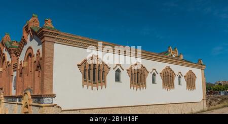 Costruzione della Cattedrale del vino a El Pinell de Brai, Tarragona, Catalogna, Spagna. Copiare lo spazio per il testo Foto Stock