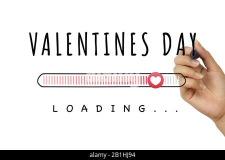 Disegno femminile a mano Valentines giorno doodle con carico barra di avanzamento su sfondo bianco - Romantico promemoria valentine disegnato a mano segno di testo con pennarello - Romance, amore e concetto di coppia Foto Stock