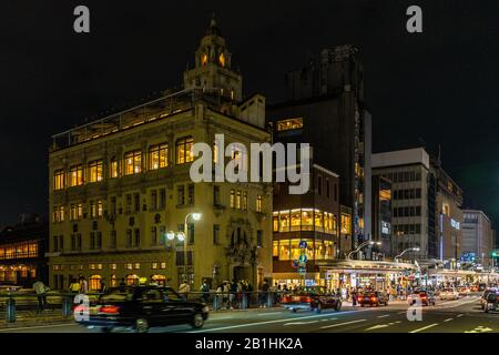 Kyoto, Japan, August 16, 2019 – Kyoto night cityscape at rush hour with Toka Saikan Chinese restaurant housed in a baroque style building Foto Stock