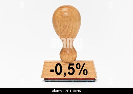 un francobollo con la scritta meno 0,5 per cento Foto Stock