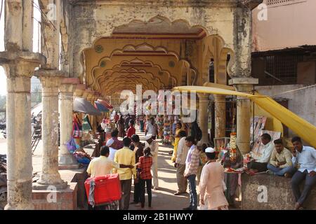 19th Mar 2019, Pune , Maharashtra, India. Pellegrini al ghat Alandi, Pune Foto Stock