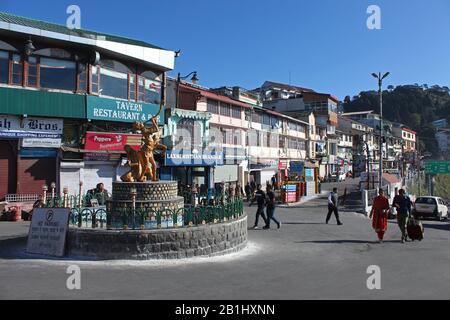 4th Nov 2019, Mussoorie, Uttarakhand, India. Street vista della biblioteca chowk, strada del centro commerciale, Mussoorie Foto Stock