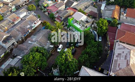 Vista aerea POV Raffigurazione delle inondazioni. Devastazione causata dopo gravi catastrofi naturali a Bekasi - Indonesia Foto Stock