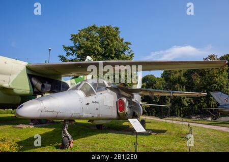 PZL i-22 Iryda addestrando gli aerei per i piloti militari del jet fighter nel museo polacco dell'esercito (Muzeum Wojska Polskiego) a Varsavia, Polonia Foto Stock