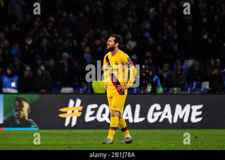 Napoli, Italia. 25th Feb, 2020. Il futuro argentino di Barcellona Lionel messi reagisce durante il campionato UEFA Champions League di 16 partite di calcio della prima tappa SSC Napoli vs FC Barcellona. Napoli ha disegnato con Barcellona 1-1. Credit: Agenzia Indipendente Foto/Alamy Live News Foto Stock