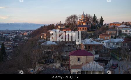 I quartieri residenziali di Kutaisi all'alba. Foto Stock