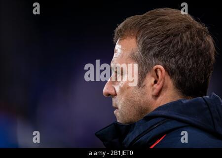 Londra, 25.02.2020 Trainer Hansi Flick (FCB) Chelsea London - FC Bayern München le norme DFL vietano qualsiasi uso di fotografie come sequenze di immagini AN Foto Stock