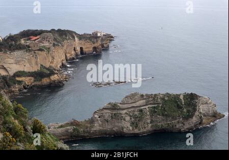 Napoli - Baia di Trentaremi dal Parco Virgiliano Foto Stock