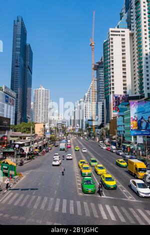 Asok Monttri Road, all'angolo di Sukhumvit Road, Sukhumvit, Bangkok, Tailandia Foto Stock