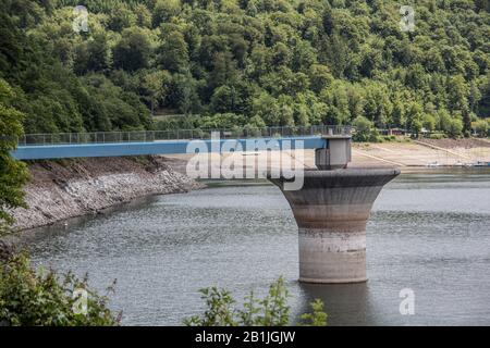 Diga di Bigge vicino ad Attendorn in estate Foto Stock