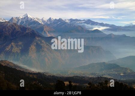 Paesaggio Grande Himalaya al confine con il Tibet, India, Himalaya Foto Stock