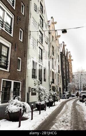 Paesaggio urbano di Amsterdam innevata, Paesi Bassi, Paesi Bassi del Nord, Amsterdam Foto Stock