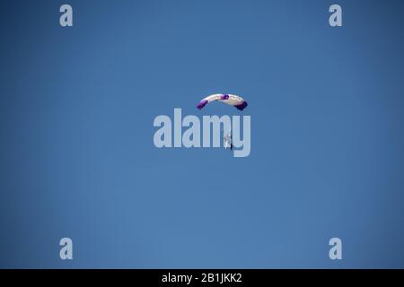 Skydiver in parapendio in volo Foto Stock