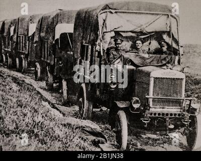 Le truppe americane si dirigono verso le linee durante la battaglia di Saint-Mihiel, Francia, una battaglia della prima Guerra Mondiale combattuta dal 12 al 15 settembre 1918, coinvolgendo Le Forze di spedizione americane (AEF) e 110.000 truppe francesi sotto il comando del generale John J. Pershing degli Stati Uniti contro le posizioni tedesche. Foto Stock