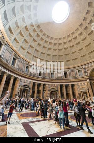 All'interno del Pantheon di Roma, Italia Foto Stock
