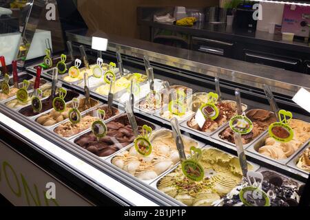 Gelato / gelato in vendita in ristorante a Roma, Italia Foto Stock