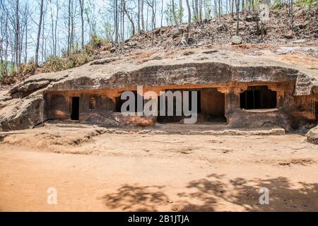 Panhale Kaji O Panhalakaji Grotte, District- Sindhudurg, Maharashtra, India : Façade Della Grotta N° 1. Foto Stock