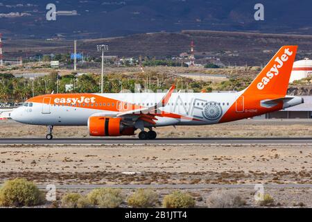 Tenerife, Spagna – 23 novembre 2019: Aeroplano easyJet Airbus A320neo all'aeroporto di Tenerife Sud (TFS) in Spagna. Airbus è una fabbrica europea di aeromobili Foto Stock