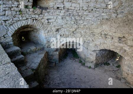 San Marino, San Marino - 19 ottobre 2019: Vista interna delle difese del castello medievale Foto Stock