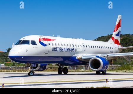 Skiathos, Grecia – 30 luglio 2019: British Airways BA CityFlyer Embraer 190 aereo all'aeroporto di Skiathos (JSI) in Grecia. Foto Stock