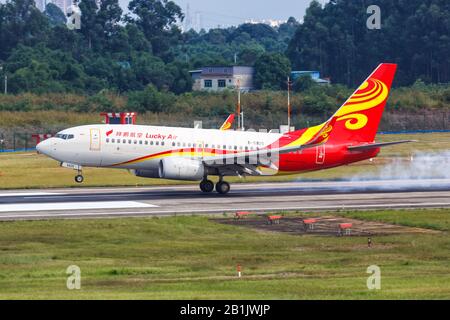 Chengdu, Cina – 22 settembre 2019: Aereo Lucky Air Boeing 737-700 all'aeroporto di Chengdu (CTU) in Cina. Boeing è un produttore americano di aeromobili Foto Stock