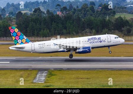 Medellin, Colombia – 27 gennaio 2019: Aeroplano JetBlue Airbus A320 all'aeroporto di Medellin (MDE) in Colombia. Airbus è un costruttore europeo di aeromobili Foto Stock