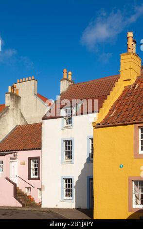 Vecchie case tradizionali nel grazioso villaggio di St Monans, Fife, Scozia. Foto Stock