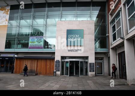 Epsom Square a Epsom, Surrey, Regno Unito - 2020 Foto Stock