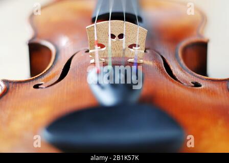 primo piano di uno strumento per violino Foto Stock