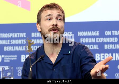 Berlino, Germania. 26th Feb, 2020. Albrecht Schuch alla conferenza stampa "Berlin Alexanderplatz" presso il Grand Hyatt Hotel al 70th Berlinale International Film Festival di Berlino, 26 febbraio 2020. | utilizzo credito mondiale: DPA/Alamy Live News Foto Stock