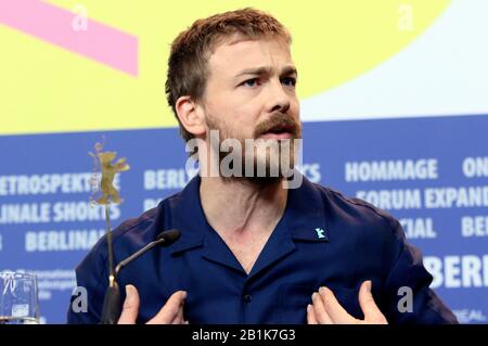 Berlino, Germania. 26th Feb, 2020. Albrecht Schuch alla conferenza stampa "Berlin Alexanderplatz" presso il Grand Hyatt Hotel al 70th Berlinale International Film Festival di Berlino, 26 febbraio 2020. | utilizzo credito mondiale: DPA/Alamy Live News Foto Stock