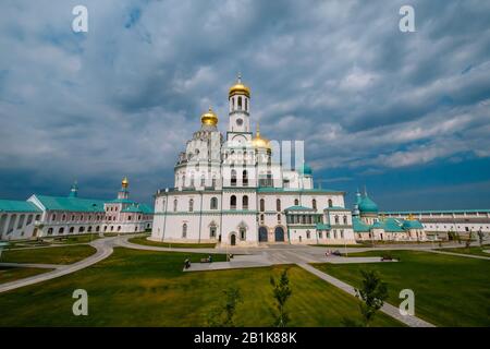 Nuova GERUSALEMME, ISTRA, RUSSIA - 4 SETTEMBRE 2019: Porta Chiesa dell'ingresso del Signore a Gerusalemme. Resurrezione Nuova Gerusalemme Monastero Di Stauropegial Foto Stock