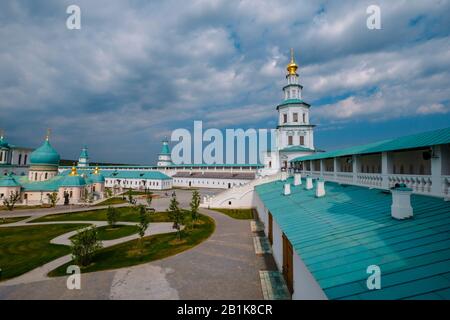 Nuova GERUSALEMME, ISTRA, RUSSIA - 4 SETTEMBRE 2019: Porta Chiesa dell'ingresso del Signore a Gerusalemme. Resurrezione Nuova Gerusalemme Monastero Di Stauropegial Foto Stock