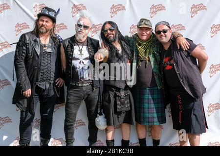 ZAL Cleminson's Sin Dogs back stage at FAirport's Cropredy Convention, Nr Banbury, Inghilterra, Regno Unito. 10 Agosto 2019 Foto Stock