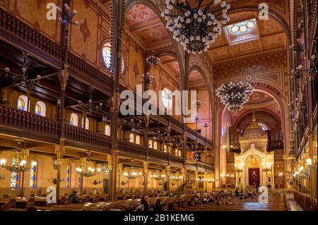 Splendido interno della sinagoga di via Dohány ebraica di Budapest Foto Stock