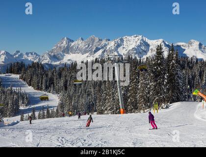 Comprensorio sciistico Planai con il massiccio del Dachstein, Schladming, Stiria, Austria Foto Stock