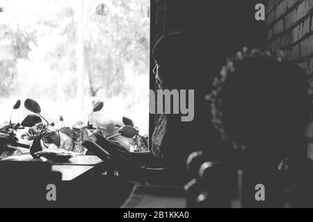 La scena della vita vietnamita nel periodo corona, ci sono maschere ovunque Foto Stock