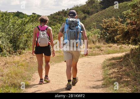 Binic  FRANCE, 05 LUGLIO 2015: Escursionisti sulla GR34 a Binic in Bretagna Foto Stock