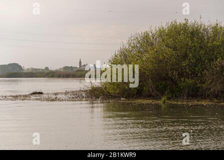 Skyline di Mantova visto dal fiume Mincio, Mantova Foto Stock