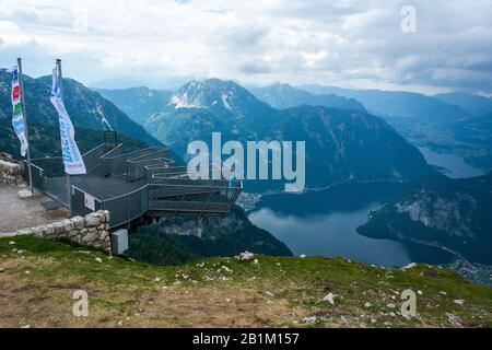 Obertraun, Salzkammergut, Austria – 9 Luglio 2016. Piattaforma panoramica a cinque Dita sul lago Hallstatter In Austria. Foto Stock