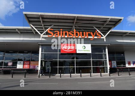 Supermercato Sainsbury's davanti all'ingresso. Lancaster Rd Christie Park, Morecambe LA4 5TJ Foto Stock